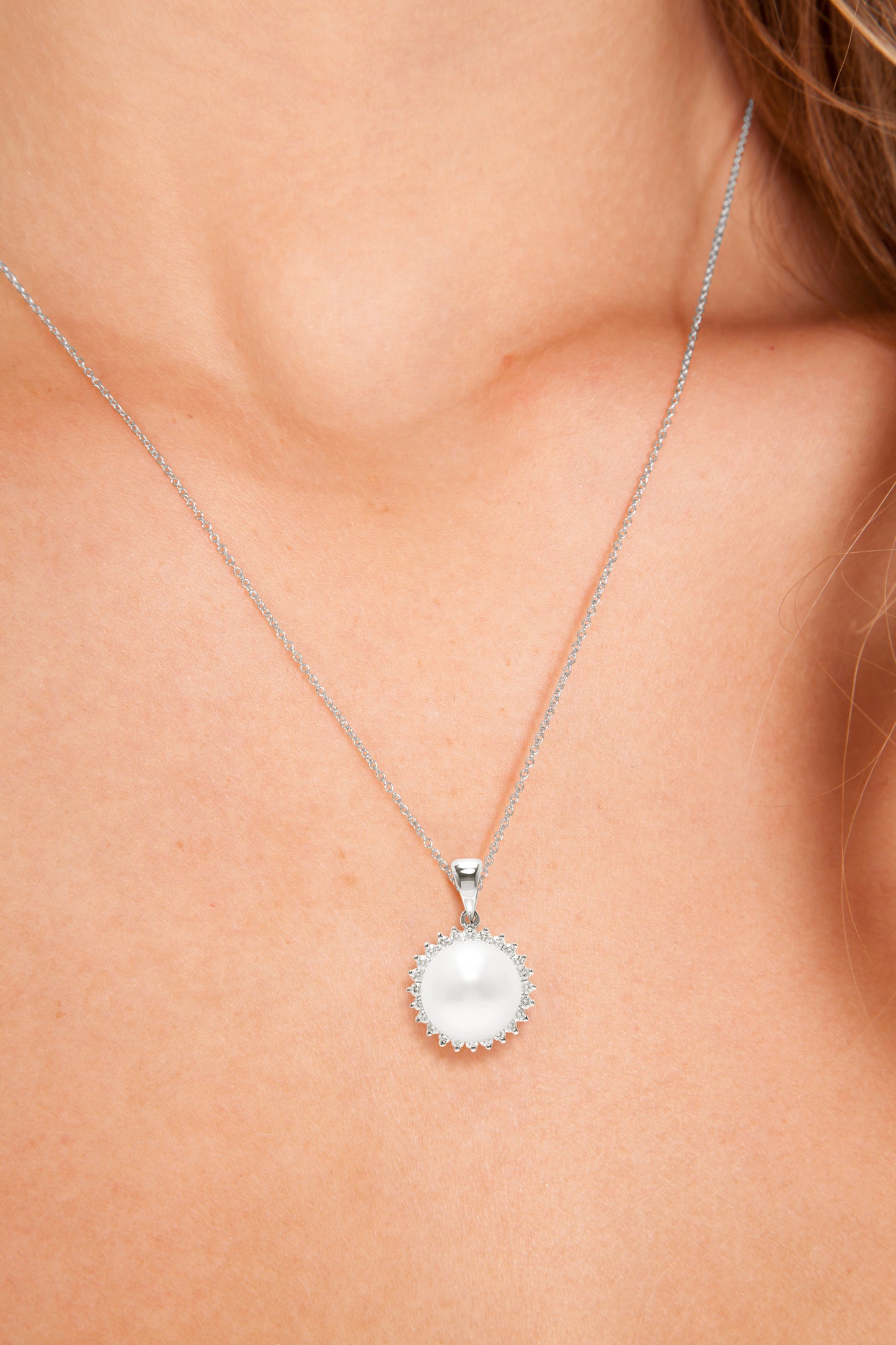 SOUTH SEA WHITE PEARL DIAMOND PENDANT NECKLACE